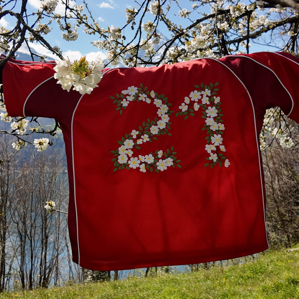 Vezture red jersey